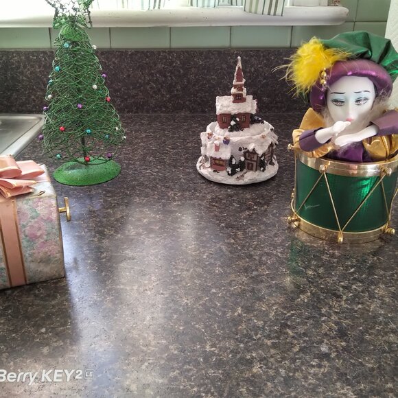 Neiman Marcus 70's & 80's Christmas Figurines Sculptures & Musicals RARE LOT - Picture 7 of 11